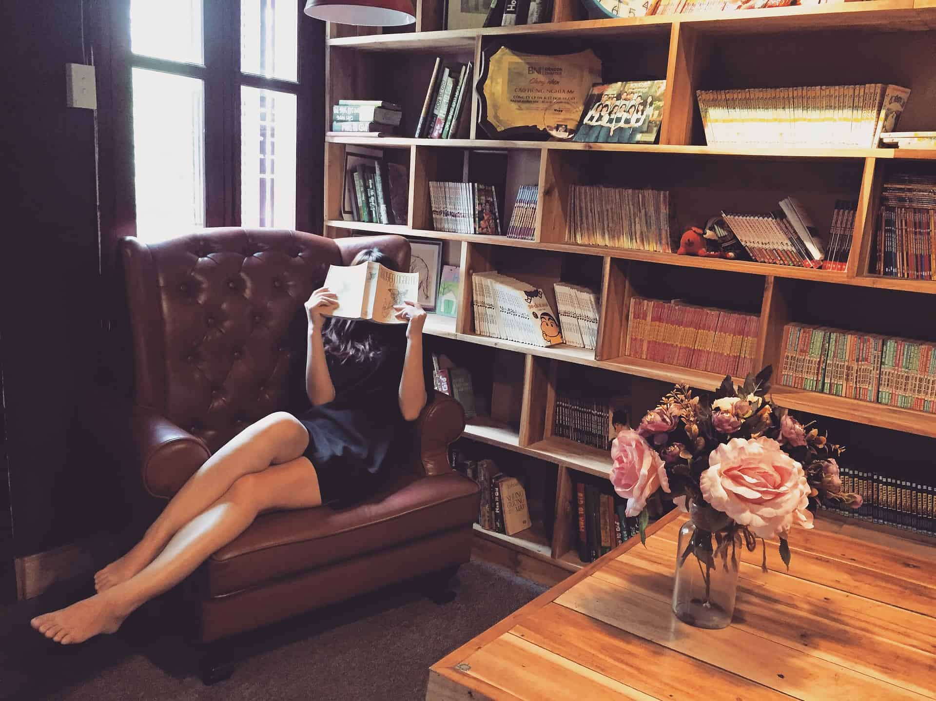 when do student loan payments start?; stressed student with book over her face