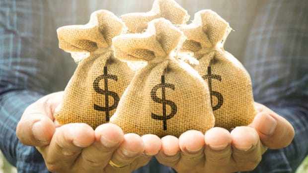 6 Signs Loaning Money to a Friend “Might” Turn Out Okay