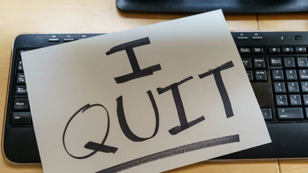 Note on a keyboard with the text I quit